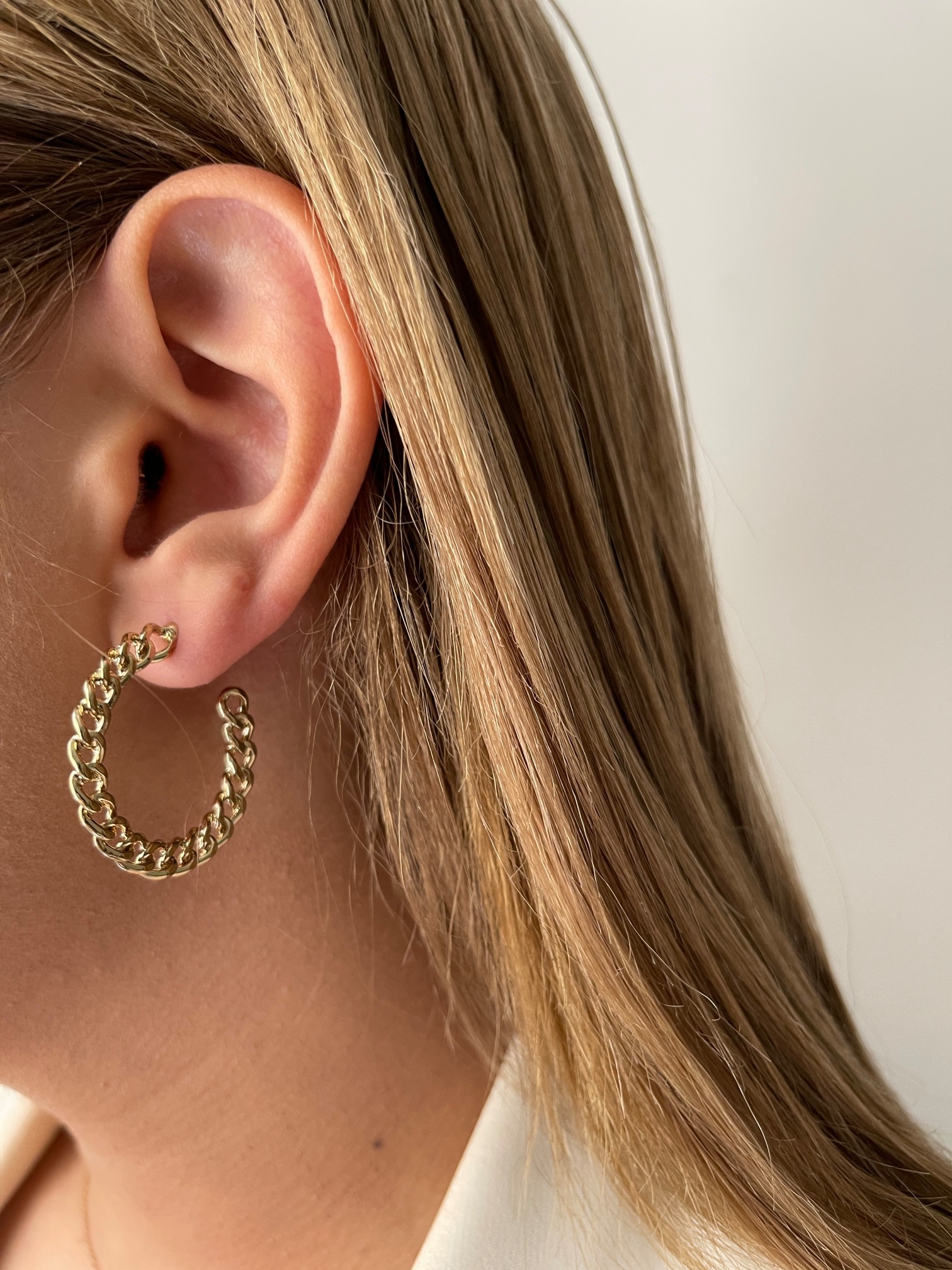 IMG_COM_202512052113212701 گوشواره حلقه کارتیر - تصویر 1